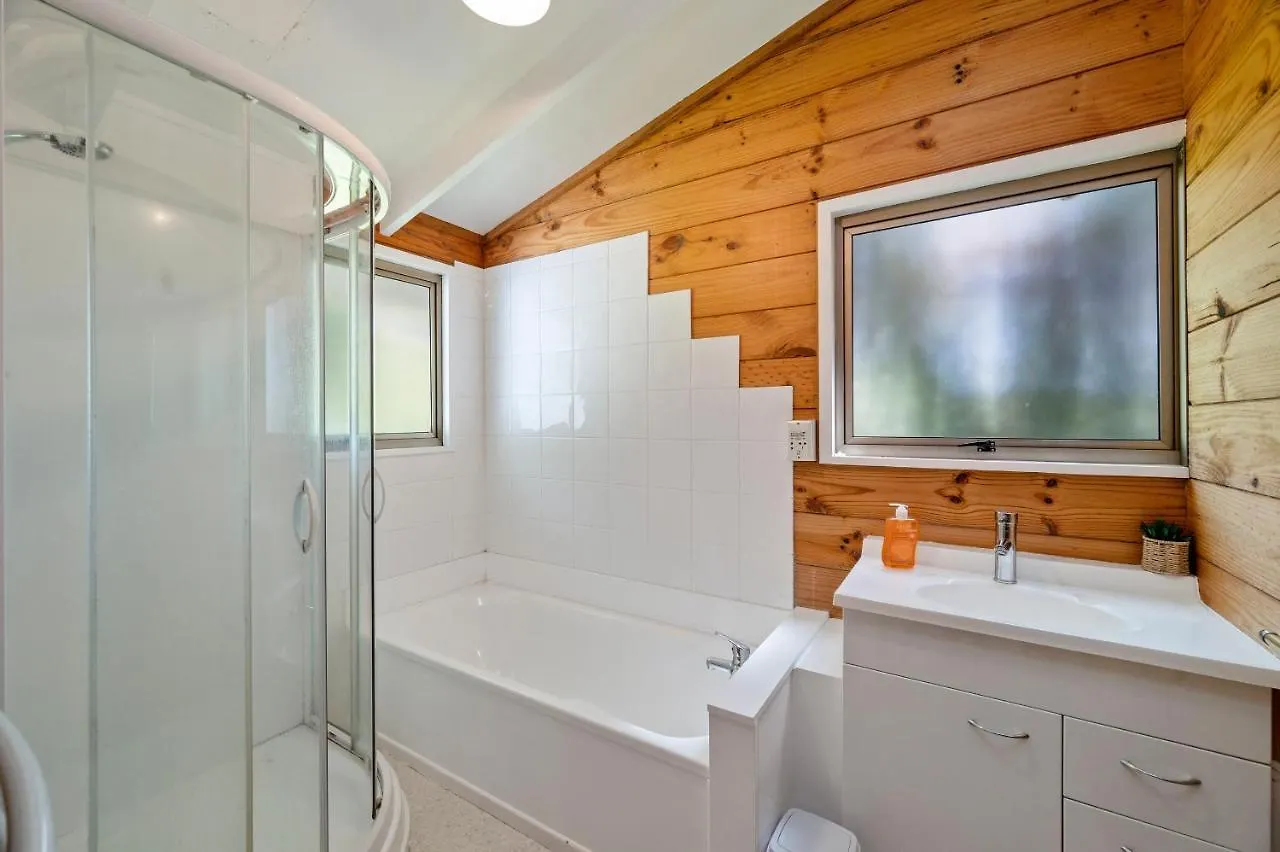 Gisborne Point Retreat - Lake Rotoiti Holiday Home Rotorua